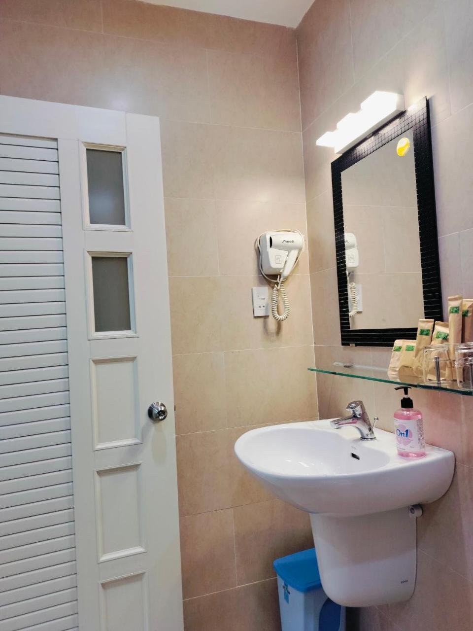 Adventure Hotel Thành Pho Ho Chí Minh Esterno foto